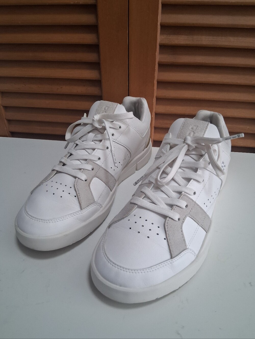 On The Roger Clubhouse White Sand Women's Sneaker * Size: 10.5 - Picture 3 of 8